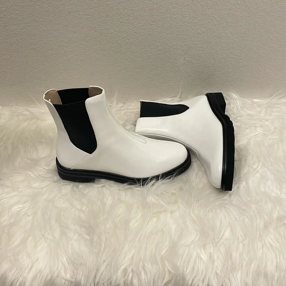 Stuart Weitzman Dylan Chelsea Boot White Patent Leather Size 7 NWT